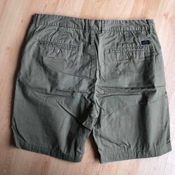 Globe Short - Picture 4 of 13